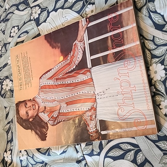 Vintage Vogue Magazine January 1977 - Picture 3 of 3